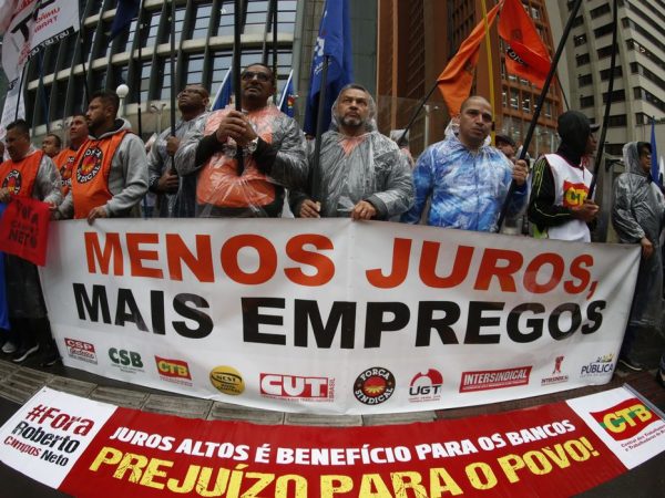 São Paulo SP 30/07/2024  Centrais sindicais fazem manifestação nacional contra os juros altos em frente ao Banco Central na avenida Paulista, em São Paulo,

Foto: Paulo Pinto/Agência Brasil