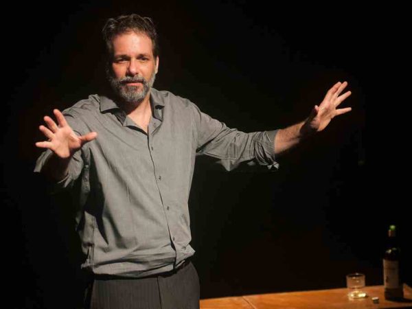 Com duração de 80 minutos, a peça é do gênero dramático e tem classificação 14 anos. — Foto: DALTON VALERIO