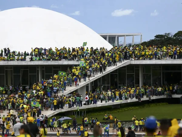 08.01.2023-Manifestantes invadem Congresso, STF e Palácio do Planalto.