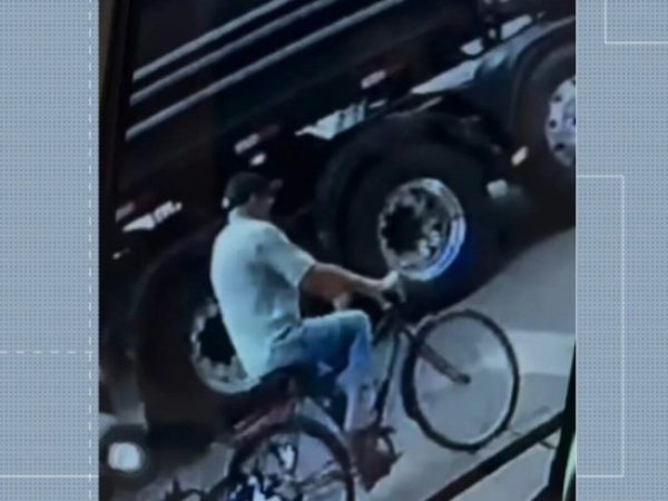 Idoso morre após ser atropelado por carreta, no Sertão da PB — Foto: Reprodução / TV Cabo Branco