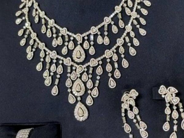 Brasília (DF) - Joias apreendidas pela Receita Federal que teriam sido presenteadas à Michelle Bolsonaro pelo governo da Arábia Saudita. Foto: Twitter/Reprodução