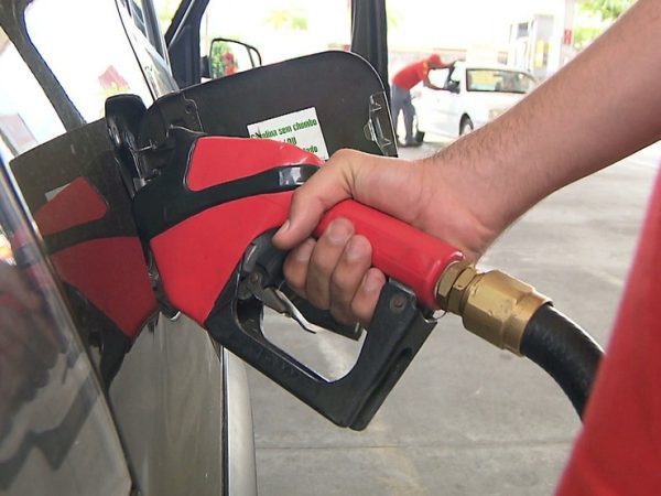 Postos de combustíveis de João Pessoa aumentaram preço da gasolina — Foto: Reprodução/TV Cabo Branco