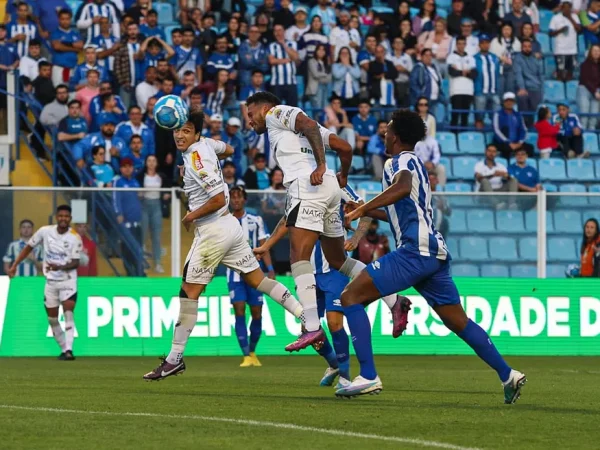 O Alvinegro bateu o Avaí por 2 a 0 no Estádio da Ressacada, em Florianópolis. — Foto: Douglas Silveira/AGIF