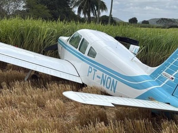 Aeronave que transportava Cícero Lucena sofre pane e faz pouso de emergência no Brejo da Paraíba — Foto: Janildo Silva/Secom-JP