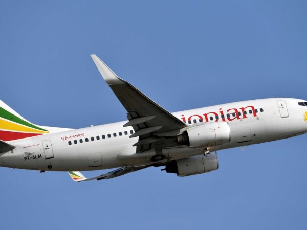 Imagem de 28 de novembro de 2017 de uma Boeing 737-700 da Ethiopian Airline — Foto: Arquivo / Issouf Sanogo / AFP Photo