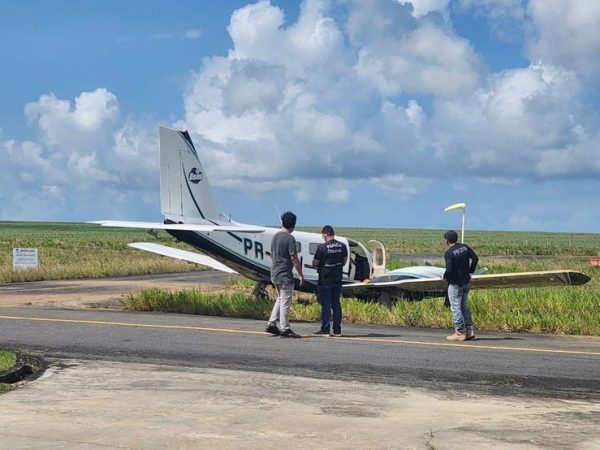 Grupo tentou roubar avião em aeroclube, em Santa Rita — Foto: Flávio Fernandes/TV Cabo Branco