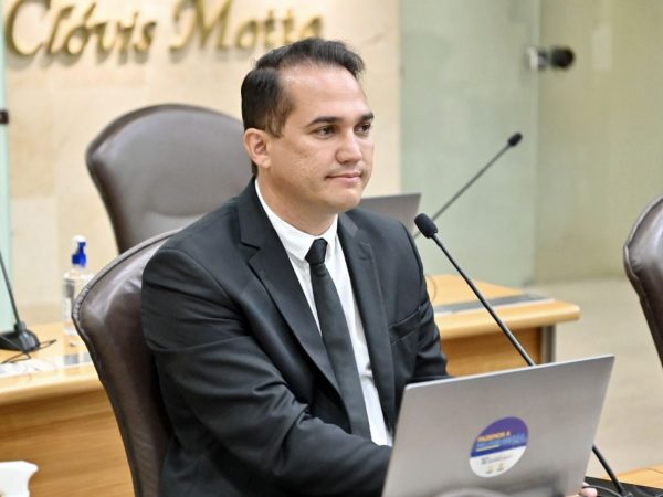 Kleber Rodrigues participa ativamente da rotina do legislativo participando de votações. — Foto: Divulgação
