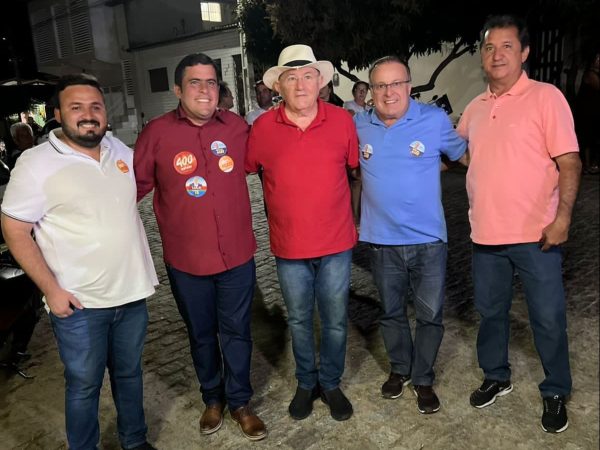 A reunião contou com a participação de lideranças, familiares e os amigos do vereador Rafael Bezerra, além do prefeito de Caicó Dr. Tadeu. — Foto: Divulgação