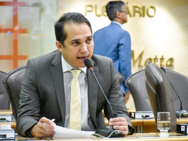 Segundo o Deputado, o PROEDI poderá criar um novo ambiente para geração de emprego e desenvolvimento econômico no Estado — Foto: Eduardo Maia.