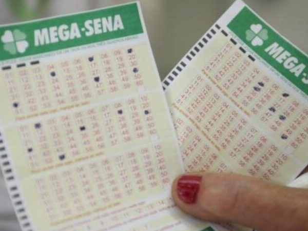 Aposta única da Mega-Sena custa R$ 4,50 e apostas podem ser feitas até as 19h — Foto: Reprodução