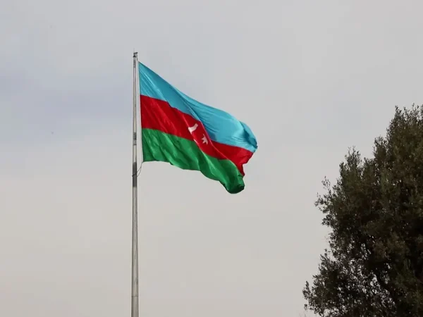 Brasília (DF) -  Frames do episódio deste domingo (16/4) do Caminhos da Reportagem. O tema é o Azerbaijão. - Bandeira do Azerbaijão. Foto: TV Brasil