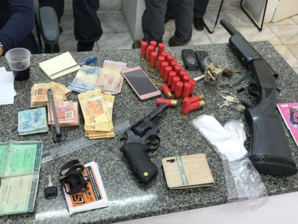 Operação ‘Vara de Malvaristo’ foi realizada na manhã desta quarta (7) e apreendeu ainda armas, drogas e munições. (Foto: Polícia Civil do RN/Divulgação)