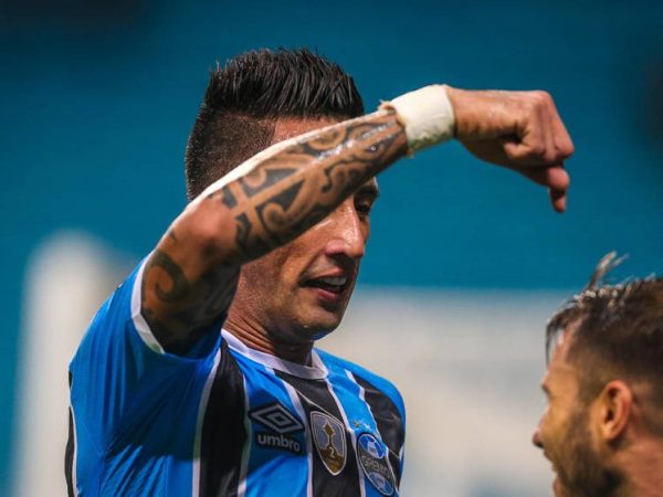Barrios anotou um dos gols da vitória do Grêmio (Foto: Jefferson Bernardes/AFP)