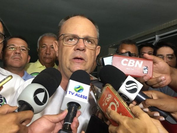 Belivaldo Chagas fala com jornalistas após ser eleito — Foto: Anderson Barbosa/G1