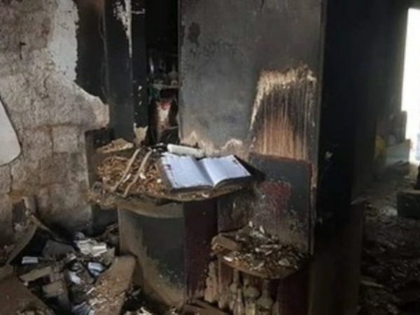 Uma equipe do Corpo de Bombeiros da cidade Caicó foi acionada e conseguiu eliminar as chamas — Foto: Reprodução