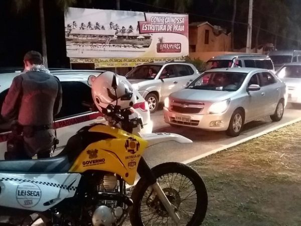 Foram montados dois pontos de fiscalização no caminho de volta de Pirangi (Foto: Divulgação/Polícia Militar do RN)
