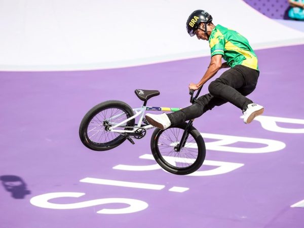 Gustavao Bala Loka se classifica à final do ciclismo BMX em Paris 2024 - em 30/07/2024