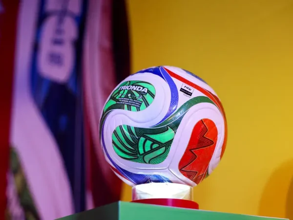 Bola oficial da Copa do Mundo de 2026 na Cidade do México
03/10/2025 REUTERS/Luis Cortes