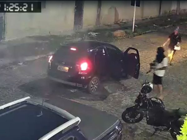 Criminosos levaram bolo após arrastão em casa na Zona Norte de Natal — Foto: Divulgação