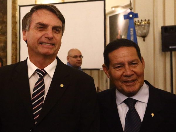 O presidente eleito, Jair Bolsonaro (PSL), e o vice-presidente eleito, Hamilton Mourão (PRTB) — Foto: Fábio Motta/Estadão Conteúdo