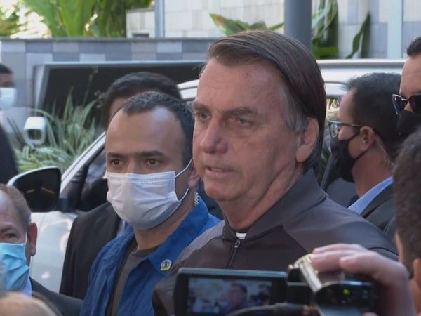 Bolsonaro recebeu alta médica, neste domingo (18), após tratamento para quadro de obstrução intestinal. — Foto: Reprodução/TV Gobo