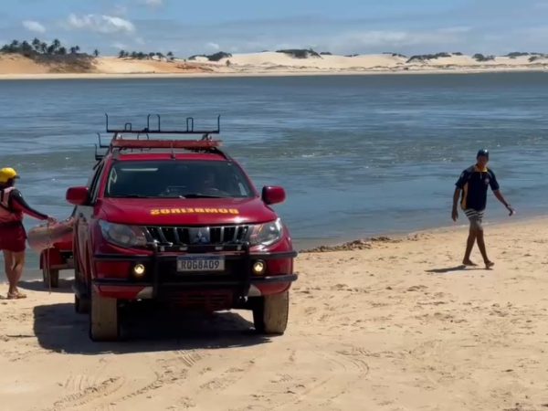 Turista mineiro se afogou em praia de Pipa, no litoral potiguar — Foto: Sérgio Henrique Santos/Inter TV Cabugi