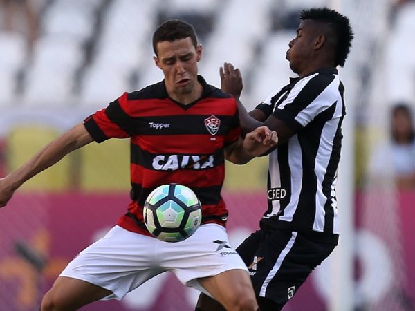Em jogo de muitas viradas, o Vitória conseguiu vencer o Botafogo (Foto: Vitor Silva/SSPress/Botafogo)