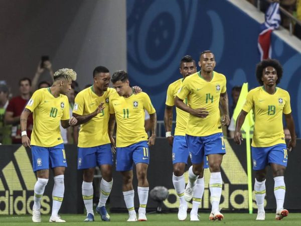 A Seleção Brasileira abriu o placar com um belo gol de Philippe Coutinho (Foto: Wander Roberto/Inovafoto/Gazeta Press)