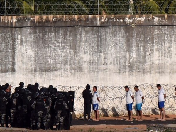 PM e GOE entraram na unidade prisional nesta segunda para tentar retomar o controle - Foto: Josemar Gonçalves/Reuters
