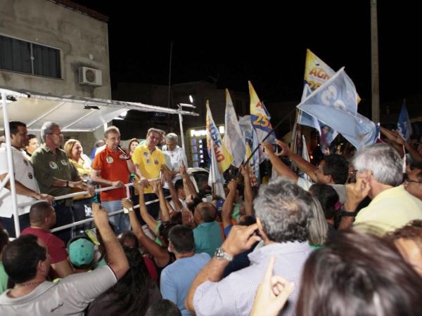 Em algumas das cidades visitadas a programação teve a presença dos candidatos da coligação 100% RN (Foto: Bruno Póvoa)