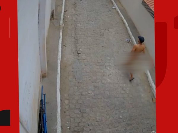 Homem é preso ao tentar fugir nu após suspeita de traficar drogas na Paraíba — Foto: Polícia Civil