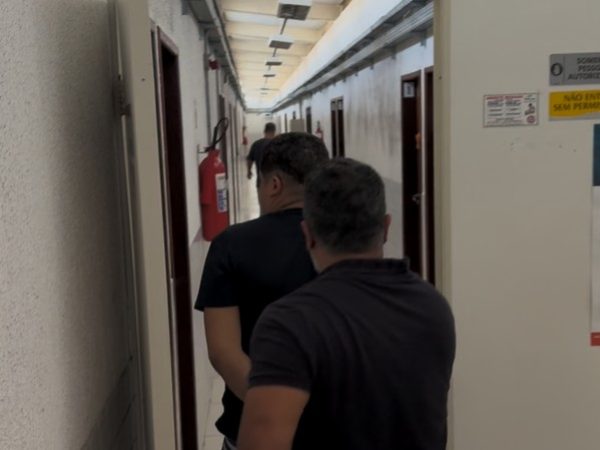 Namorado de homem encontrado morto à beira-mar é preso pelo crime, em João Pessoa — Foto: Flávio Fernandes/TV Cabo Branco