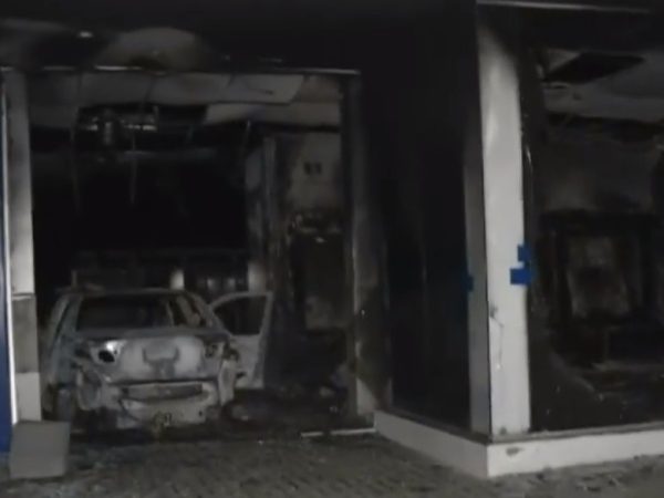 Pelo menos 16 veículos foram incendiados, segundo a Secretaria da Segurança Pública e da Defesa Social cearense — Foto: TV Verdes Mares/Reprodução