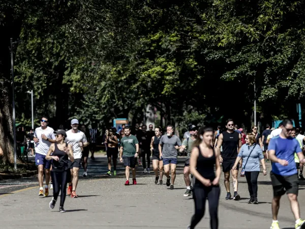 São Paulo (SP) 31/08/2024 - Paulistanos aproveitam o calor em São Paulo no Parque do Ibirapuera.. Foto: Paulo Pinto/Agência Brasil
