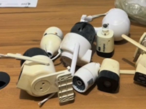 Câmeras estavam sendo utilizadas por criminosos para monitorar o trabalho policial. — Foto: Divulgação/Polícia Militar