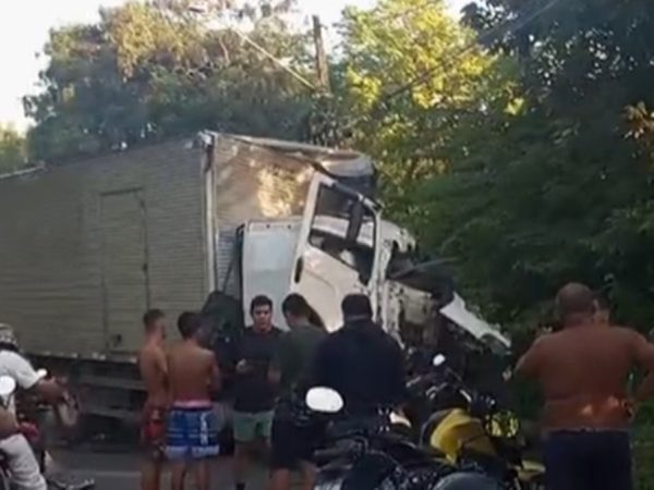 Caminhões bateram na ladeira do Cuiá — Foto: TV Cabo Branco/Reprodução