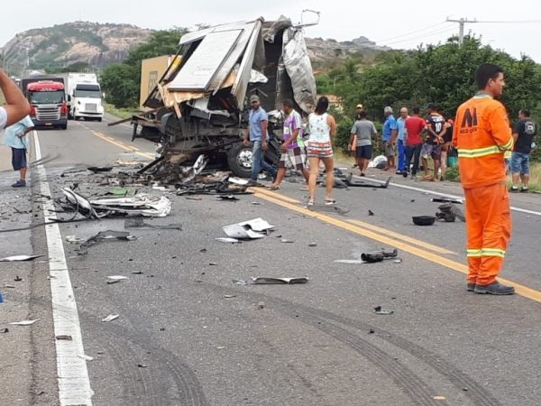 O acidente aconteceu próximo à cidade de Itatim no interior da Bahia e vitimou duas pessoas — Foto: Carlos Quintino / Blog A Voz é Aqui