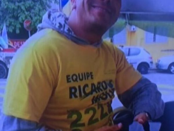 Ricardo Moura, candidato a vereador em Guarulhos, baleado durante live — Foto: Reprodução/TV Globo