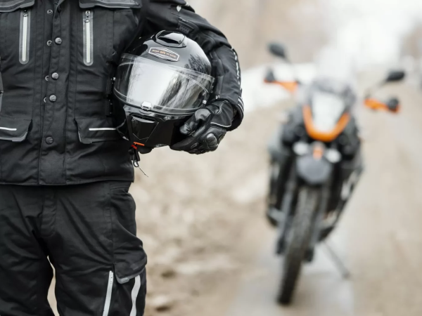 O IPEM/RN, que é órgão delegado do instituto, verifica e orienta sobre a venda de capacetes de motociclistas certificados pelo órgão regulador. — Foto: Reprodução