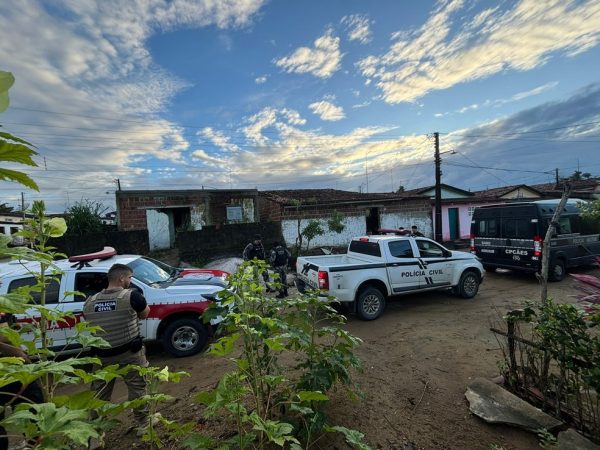 Polícia iniciou o dia realizando operação em Caaporã, na Paraíba — Foto: Antônio Vieira/TV Cabo Branco