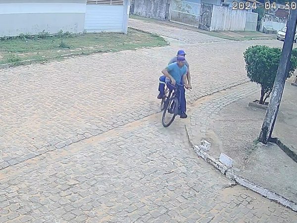 Presos fugiram em uma bicicleta — Foto: Divulgação