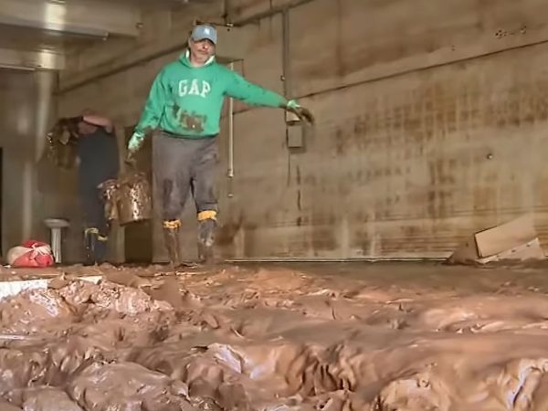 Moradores de Lajeado (RS) iniciam limpeza da cidade após recuo do nível do rio Taquari. Foto: Frame/TV Brasil