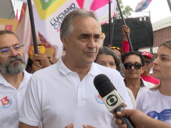 Luciano Cartaxo (PT) cumpriu agenda no bairro de Cruz das Armas — Foto: Reprodução/TV Cabo Branco