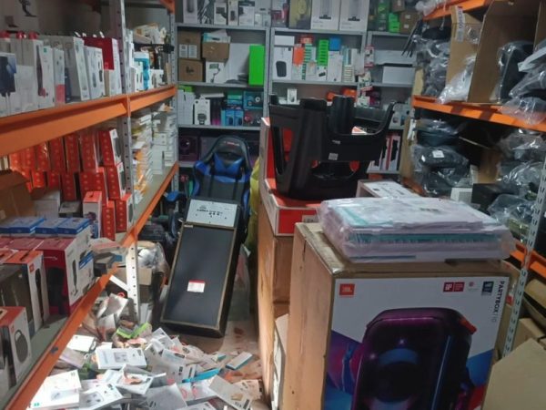 Loja foi arrombada por criminosos na madrugada desta quinta-feira — Foto: Cedida