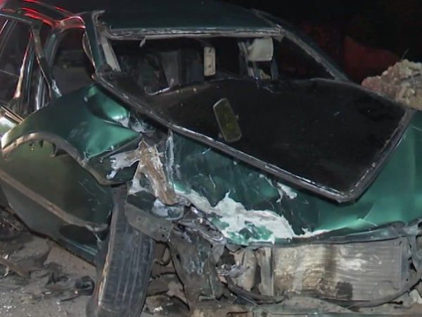 Um dos veículos envolvidos no acidente que deixou sete feridos em Santa Rita — Foto: Reprodução/TV Cabo Branco