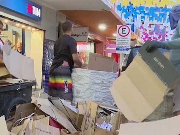 Trabalho de coleta de recicláveis em Campina Grande — Foto: Foto: Reprodução TV Paraíba.