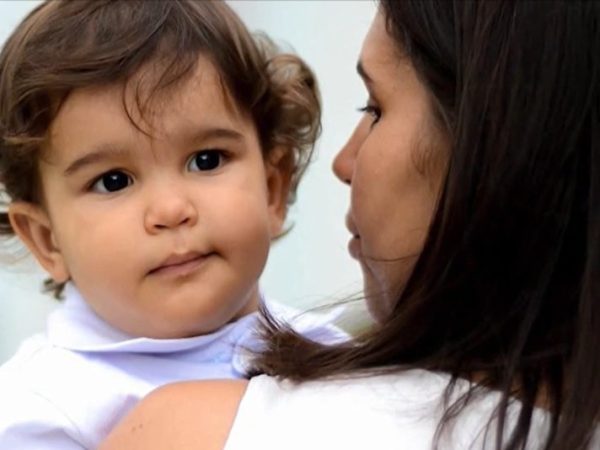 Edivânia e o filho Davi — Foto: Foto: Reprodução TV Cabo Branco