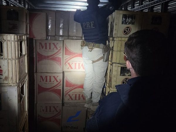 Carga foi descoberta em caminhão em Assú, no interior do RN — Foto: Divulgação/PRF