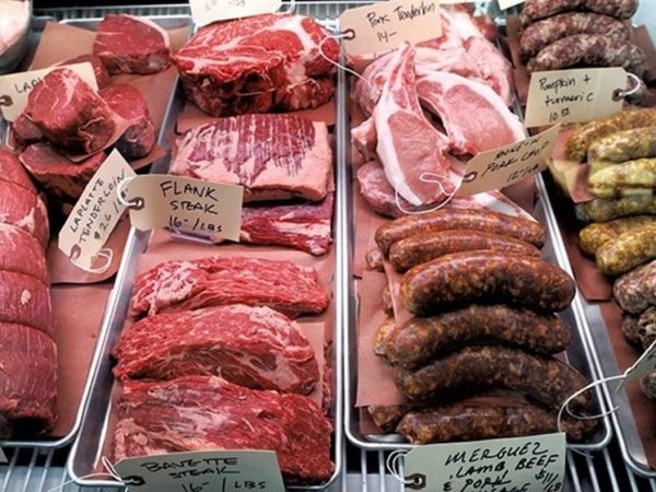 Segundo especialistas, carnes impróprias para o consumo podem causar infecções graves - Reprodução/Twitter