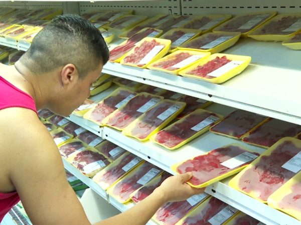 Preço das carnes disparou 17,71% em dezembro, segundo o IBGE. — Foto: Reprodução